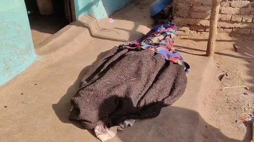 जमीन और पैसों के लालच में बेटे ने मां का गला घोंटा! होली की रात घर के अंदर हुआ खौफनाक कांड