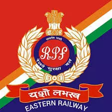 रेलवे स्टेशन के वेटिंग रूम में सोती रहीं महिलाएं…सुबह खुली आंखें तो उड़ गए होश! CCTV में कैद हुआ ‘रहस्यमयी’ शख्स, फिर जो हुआ…