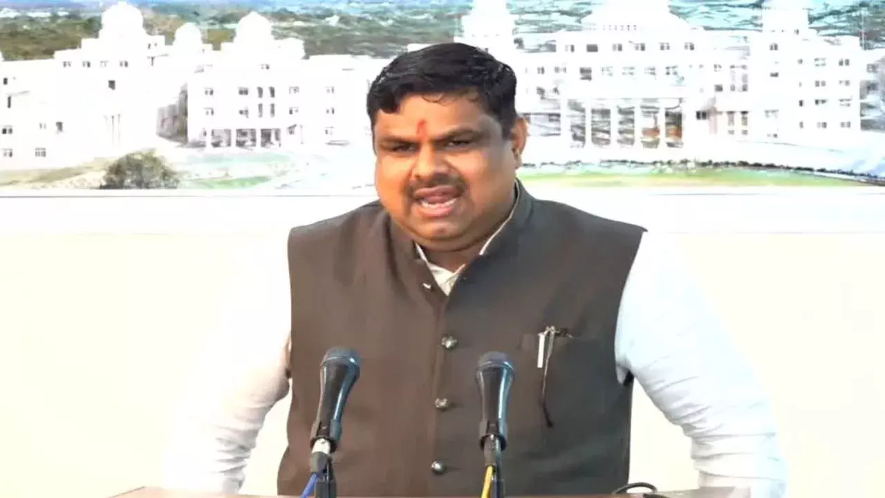 सरकारी स्कूलों की हकीकत आई सामने! विधानसभा में शिक्षा मंत्री का बड़ा खुलासा—नियम के बावजूद पूरी नहीं हो पा रही टीचरों की संख्या