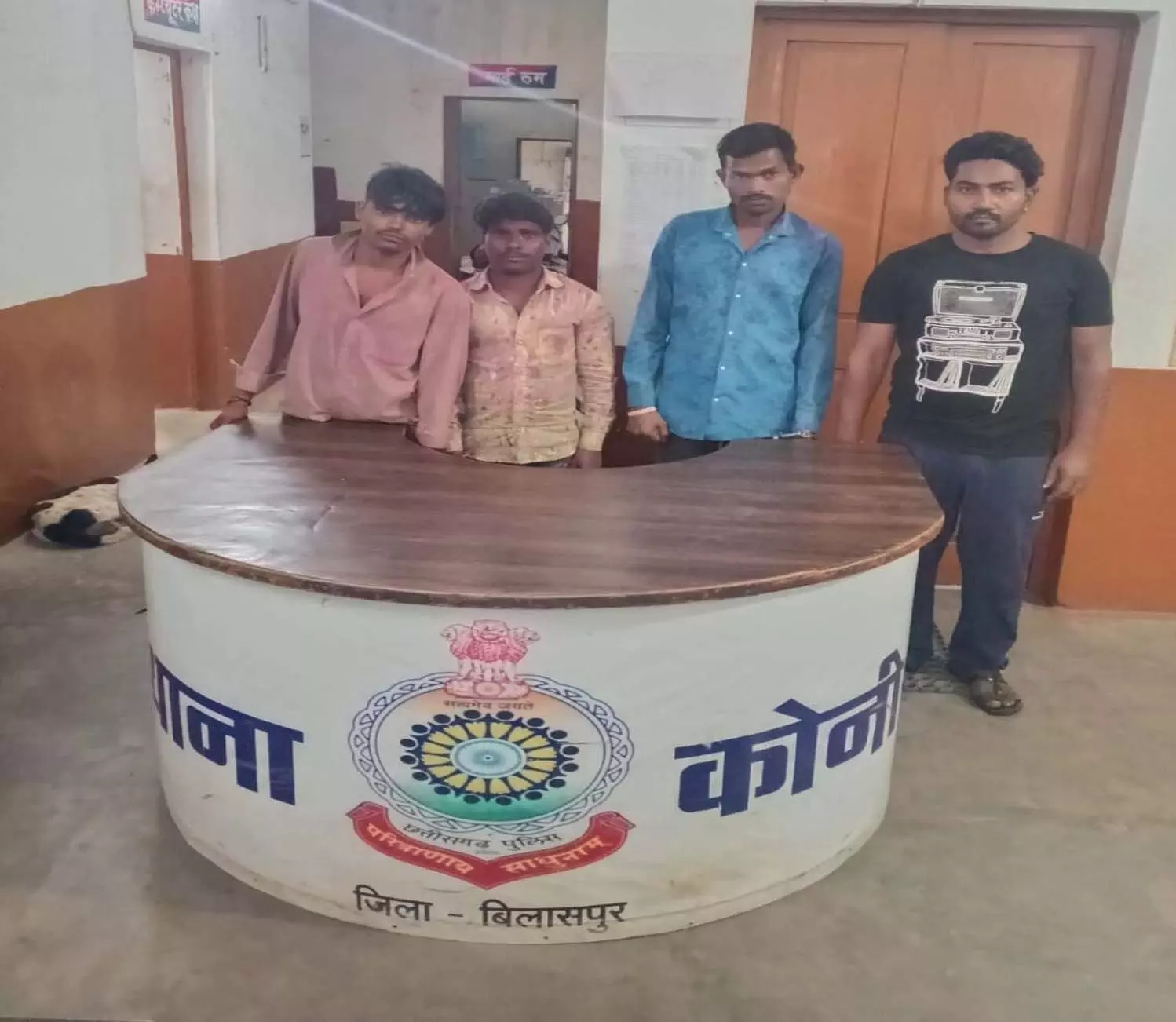 होली से पहले पुलिस का बड़ा एक्शन! गुंडे-बदमाश और अवैध शराब कारोबारी दबोचे, अचानक हुई छापेमारी से मचा हड़कंप
