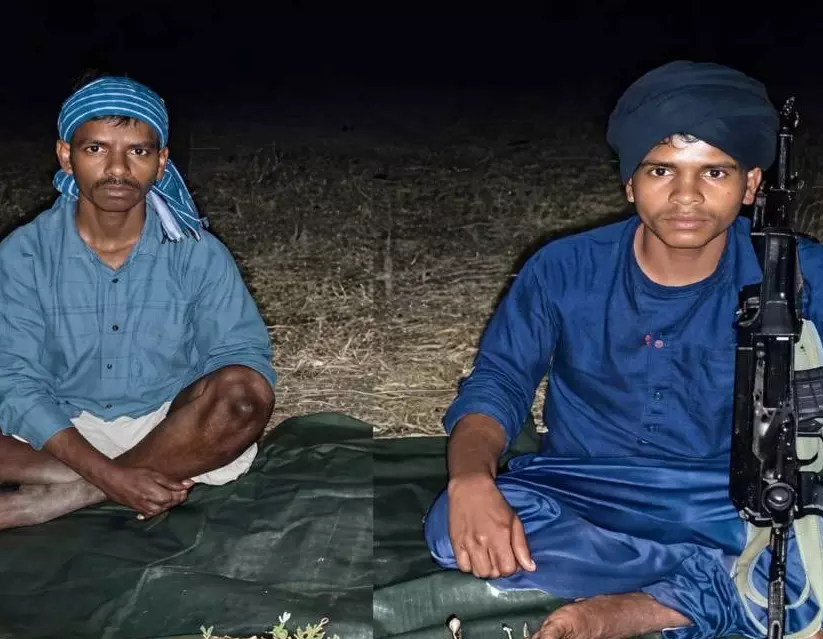 डेडलाइन के आखिरी दिन जंगल से निकले दो साए… हाथ में AK-47, फिर जो हुआ उसने सबको चौंका दिया डेडलाइन के आखिरी दिन जंगल से निकले दो साए… हाथ में AK-47, फिर जो हुआ उसने सबको चौंका दिया
