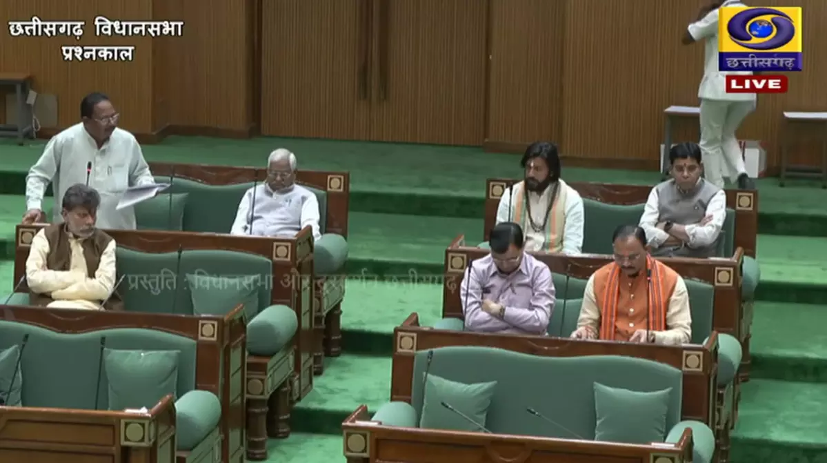 विधानसभा में बड़ा ऐलान! अब शहरों में ‘अटैच’ होकर काम नहीं करेंगे कर्मचारी, स्वास्थ्य मंत्री का सख्त फैसला