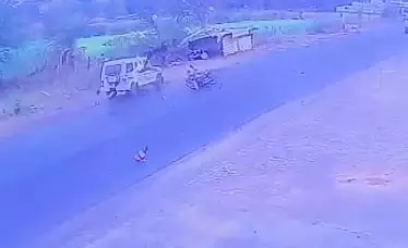 VIP काफिले की रफ्तार बनी काल… एक टक्कर और उजड़ गए दो घर, CCTV में कैद हुई खौफनाक मौत