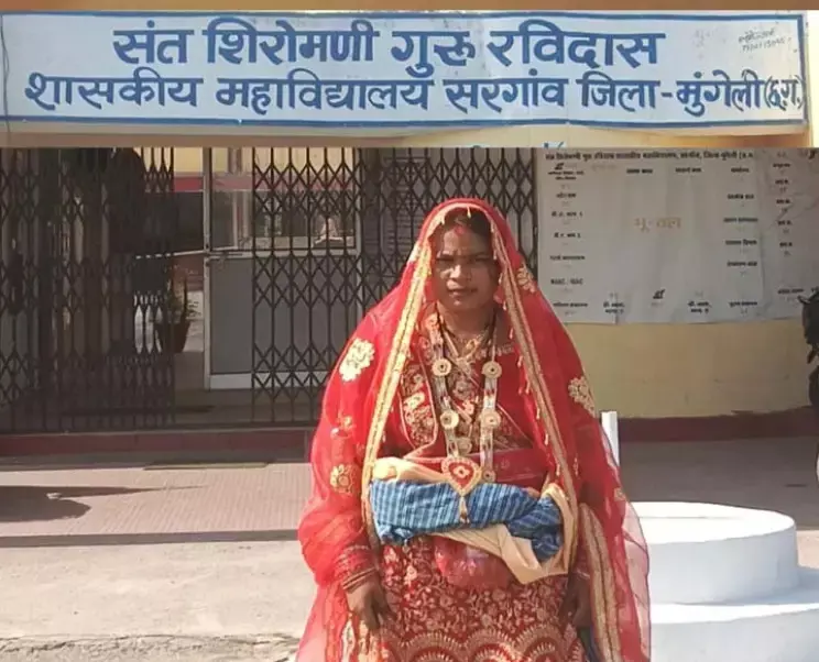 शादी के बीच अचानक उठी दुल्हन… सीधे पहुंच गई परीक्षा हॉल, फिर जो हुआ वो सबके लिए बन गया संदेश शादी के बीच अचानक उठी दुल्हन… सीधे पहुंच गई परीक्षा हॉल, फिर जो हुआ वो सबके लिए बन गया संदेश