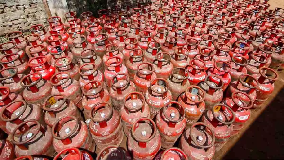LPG किल्लत पर विधानसभा में बवाल! हंगामे के बीच 5 मिनट के लिए रुकी कार्यवाही, 35 विधायक खुद ही हुए ‘निलंबित’