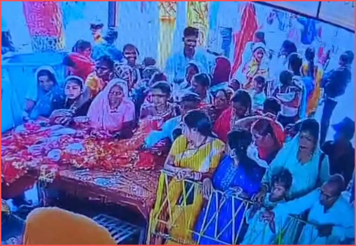नवरात्रि की भीड़ में मंदिर बना निशाना, CCTV में कैद हुई महिला की चोरी, पुलिस ने दबोचा
