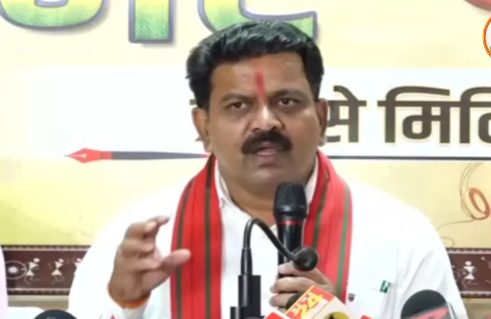 “लाल आतंक खत्म”… गृहमंत्री का बड़ा दावा, लेकिन जंगलों में अब भी बचा है कुछ ऐसा जो बढ़ा रहा सस्पेंस “लाल आतंक खत्म”… गृहमंत्री का बड़ा दावा, लेकिन जंगलों में अब भी बचा है कुछ ऐसा जो बढ़ा रहा सस्पेंस