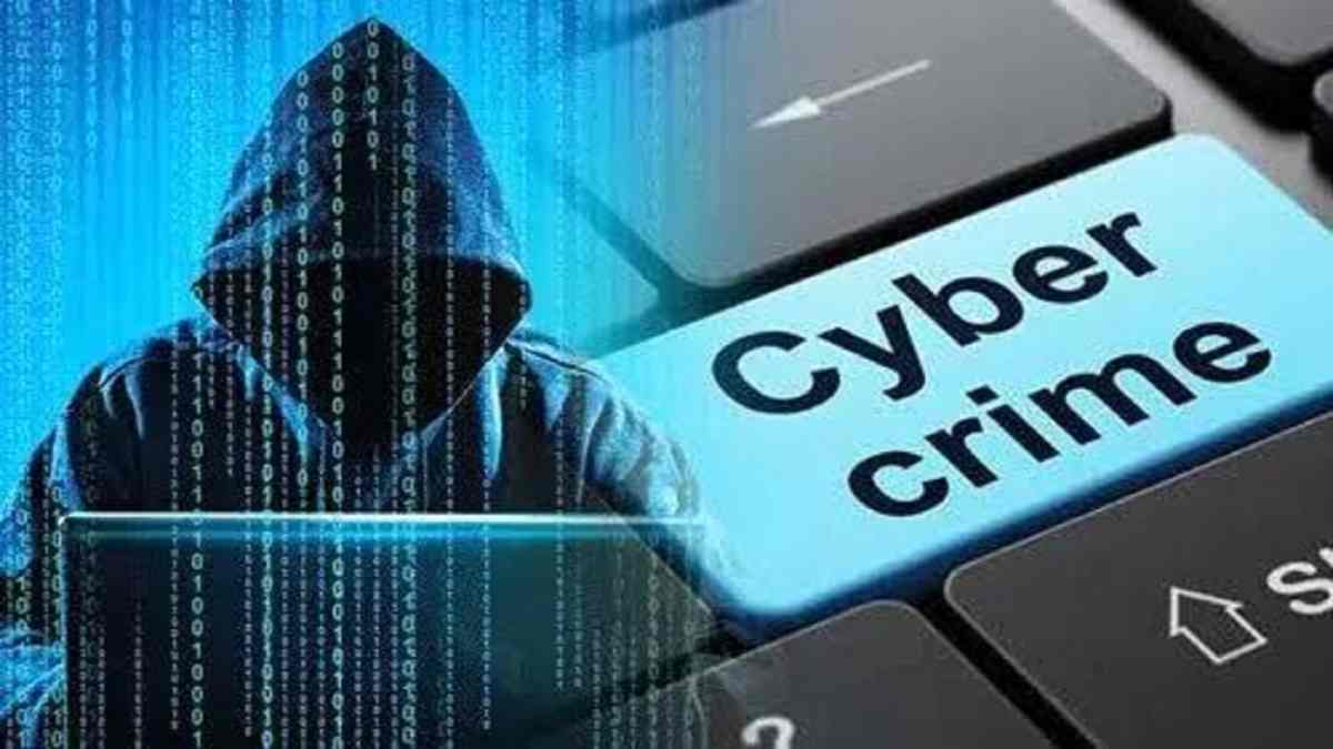 ई-चालान का मैसेज बना जाल! लिंक पर क्लिक करते ही ट्रेन मैनेजर के खाते से 2.85 लाख उड़ाए