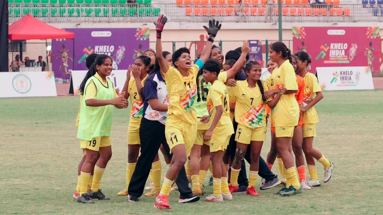 मैदान पर बदला खेल, कप्तान ने अचानक पहना गोलकीपर का रूप… और फिर जो हुआ, उसने सबको चौंका दिया