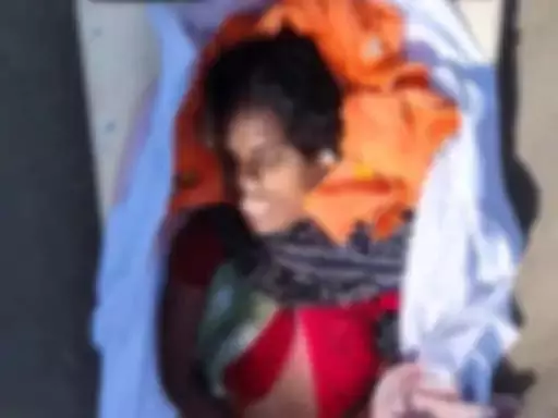 चीखती रह गईं बेटियां… 30 फीट गहरे कुएं में गिरकर मां की दर्दनाक मौत, पानी भरते समय हुआ हादसा