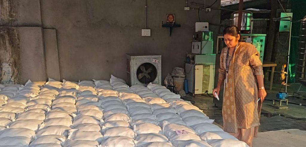  जहर पी रहे थे लोग और पता भी नहीं! – नवरात्र में नकली पानी का भंडाफोड़, 606 बोरी जब्त