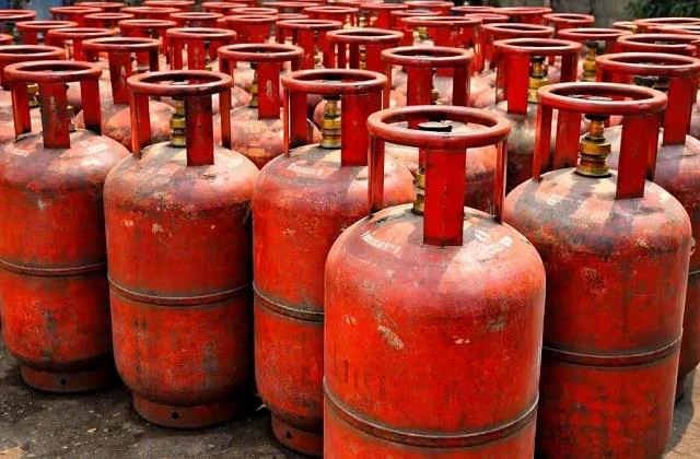 LPG Gas Booking New Rule: गैस सिलेंडर बुकिंग का नया नियम लागू, अब इतने दिनों के बाद ही बुक कर सकेंगे दूसरा सिलेंडर