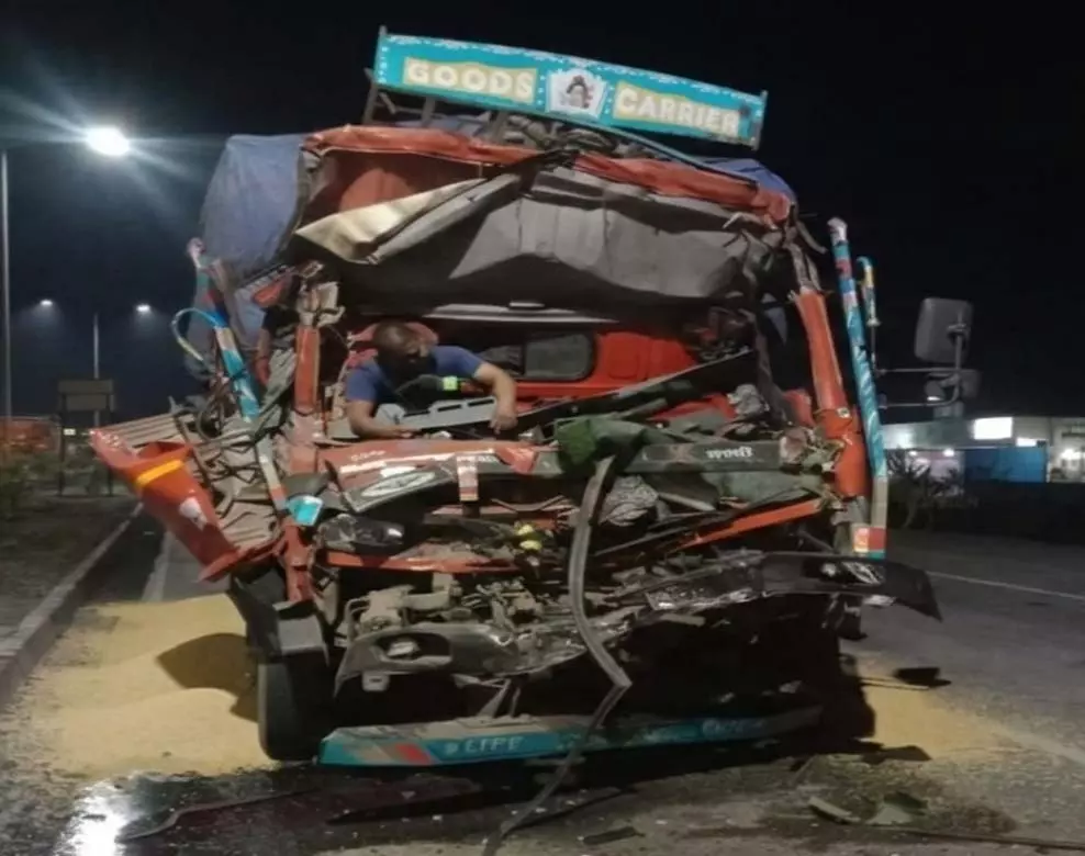 NH-130 की काली रात: सड़क के बीच खड़ा ‘मौत का हाइवा’, तेज रफ्तार ट्रक की टक्कर में चालक की दर्दनाक अंत NH-130 की काली रात: सड़क के बीच खड़ा ‘मौत का हाइवा’, तेज रफ्तार ट्रक की टक्कर में चालक की दर्दनाक अंत