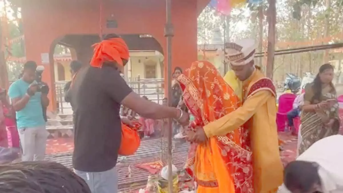 जब समाज बना बेटी का सहारा… ‘अनोखी सोच’ ने कराई गरीब लड़की की शादी, मिसाल बन गया यह विवाह
