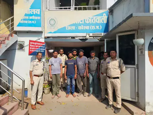 सरेआम छलक रहा था जाम… पुलिस की रातभर छापेमारी से मचा हड़कंप, 10 अवैध शराब बेचने वाले समेत कई पियक्कड़ गिरफ्तार