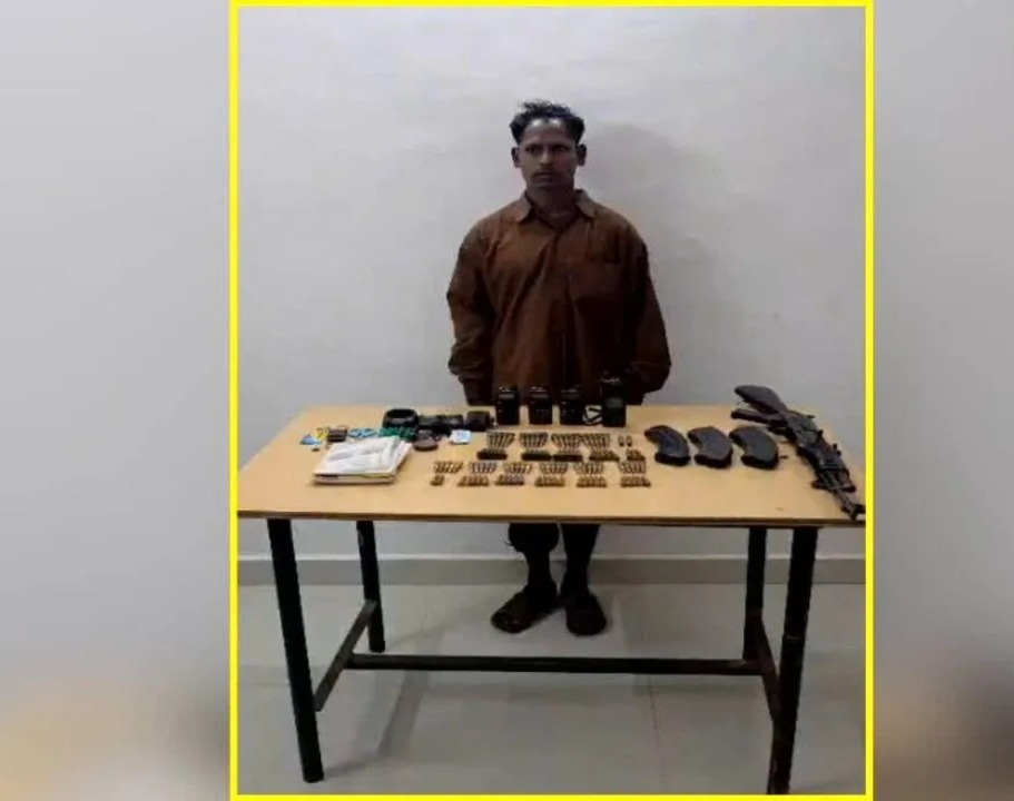AK-47 के साथ अचानक थाने पहुंचा 8 लाख का खूंखार नक्सली, कांकेर में चुपचाप हुआ ऐसा सरेंडर जिसने सबको चौंका दिया