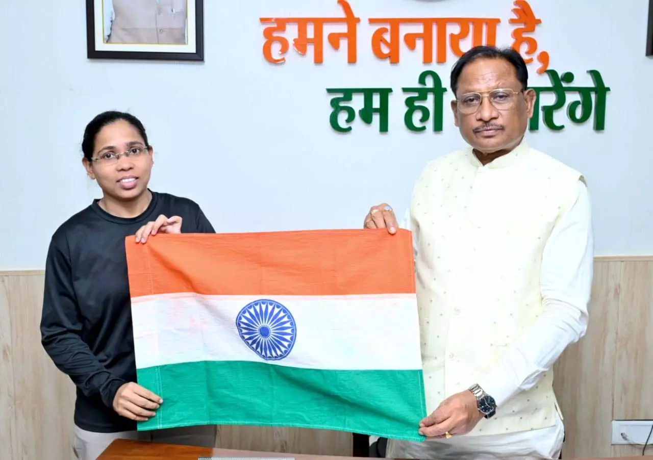 एवरेस्ट की मौत भरी राह पर निकली छत्तीसगढ़ की बेटी, 9 अप्रैल को दुनिया की सबसे खतरनाक चोटी पर होगा फैसला एवरेस्ट की मौत भरी राह पर निकली छत्तीसगढ़ की बेटी, 9 अप्रैल को दुनिया की सबसे खतरनाक चोटी पर होगा फैसला