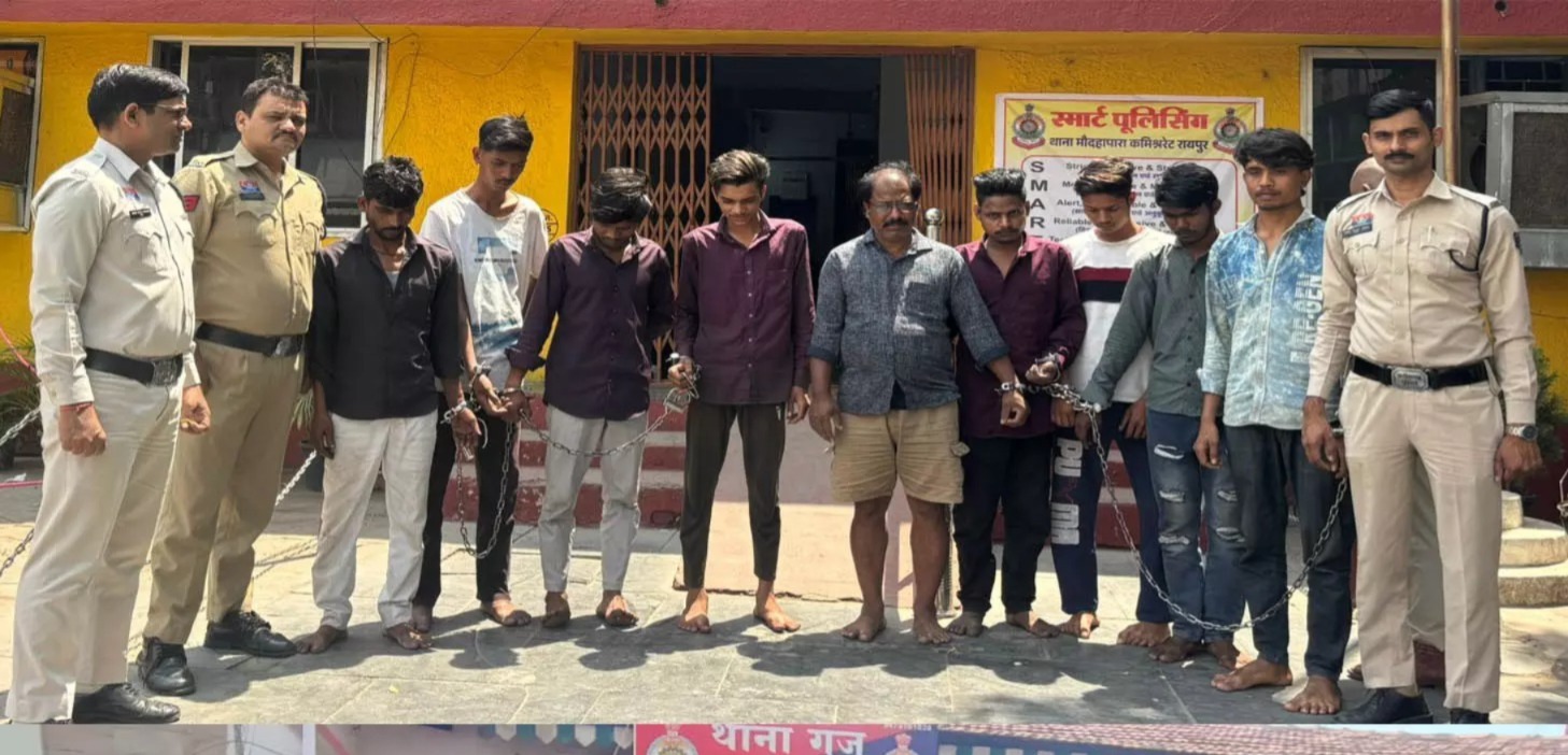 आधी रात जब खामोशी टूटी, दरवाजों पर दस्तक नहीं धावा था, रायपुर में एक साथ टूट पड़े पुलिस के कदम, हिस्ट्रीशीटरों और चाकूबाजों की नींद उड़ गई