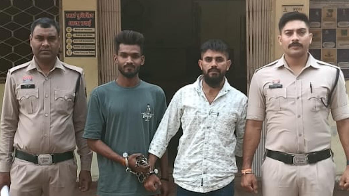 वायरल होने के चक्कर में थाने में ही बना डाला ‘फिल्मी सीन’! Durg में रीलबाज की चाल पड़ी भारी, पुलिस ने ऐसे दबोचा