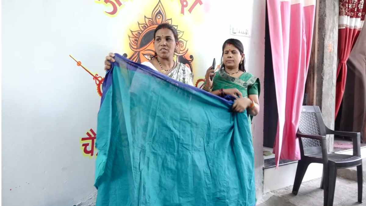 साड़ी में खेल या करोड़ों का खेल? 5.5 मीटर की जगह 5 मीटर, धोते ही उड़ गया रंग… अब खुलेंगे घोटाले के परत-दर-परत राज