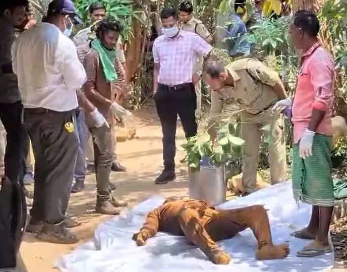 अंबिकापुर: 9 दिन तक जमीन के नीचे दबी रही लाश… फिर ‘आत्मा’ के डर ने तोड़ी चुप्पी, दोस्त ही निकला कातिल अंबिकापुर: 9 दिन तक जमीन के नीचे दबी रही लाश… फिर ‘आत्मा’ के डर ने तोड़ी चुप्पी, दोस्त ही निकला कातिल