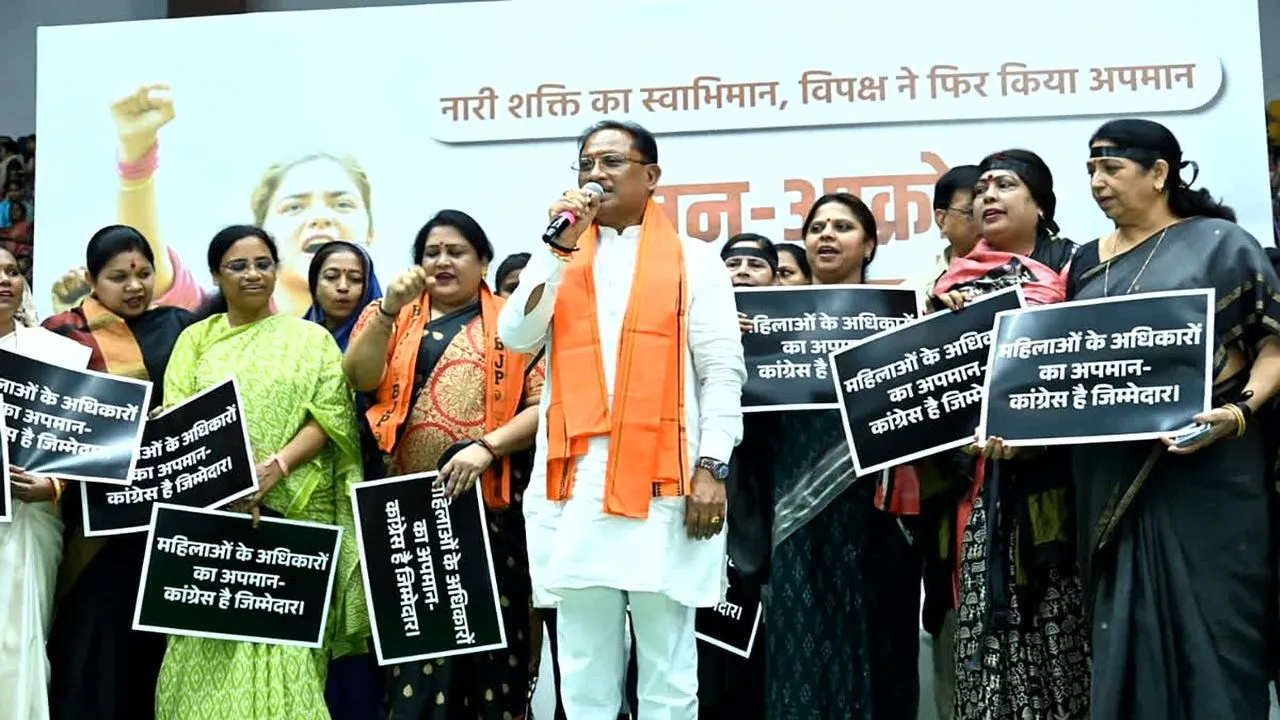 महिला आरक्षण पर सियासी जंग तेज, सड़क पर उतरी रैलियां, आरोपों की आंधी में कौन मारेगा बाजी