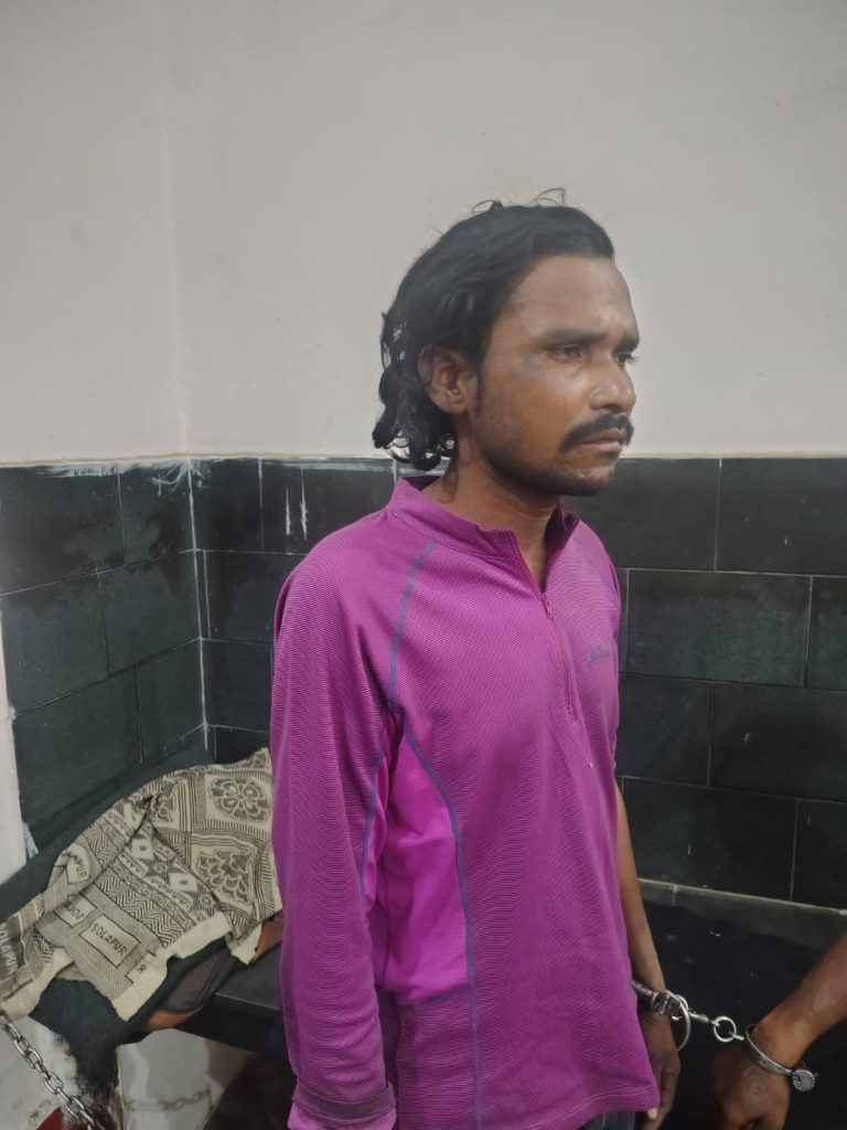 अंबिकापुर के बहुचर्चित रेप और मर्डर केस में आखिरकार पुलिस को बड़ी सफलता मिली … दरिंदगी के बाद फरार आरोपी को कोरिया से दबोचा, 35 हजार के इनामी का अंत