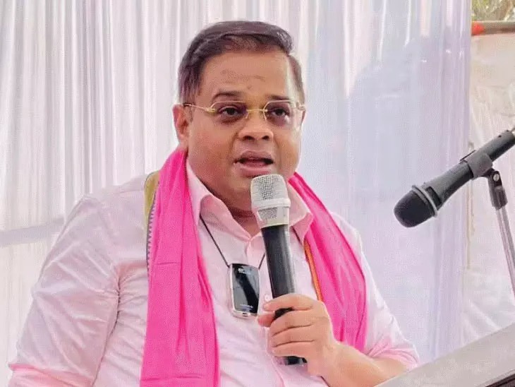 रायपुर लौटते ही बदला अंदाज, अमित जोगी ने समर्थकों को रोका, पोस्टर हटाने की अपील के पीछे क्या है वजह