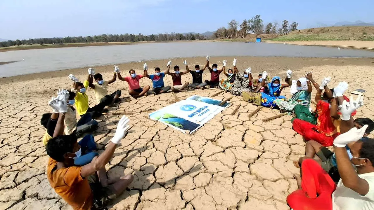 पानी के लिए जंग… 10 दिन में बदली 15 जिलों की तस्वीर, ‘Water 4 Life’ बना जनआंदोलन—क्या ये मुहिम बचा पाएगी भविष्य? पानी के लिए जंग… 10 दिन में बदली 15 जिलों की तस्वीर, ‘Water 4 Life’ बना जनआंदोलन—क्या ये मुहिम बचा पाएगी भविष्य?