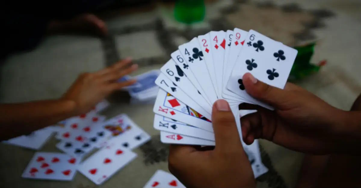 फार्महाउस के अंदर सजती थी ‘बावन परियों’ की महफिल! पुलिस की रेड पड़ते ही मचा हड़कंप, मालिक समेत 8 गिरफ्तार