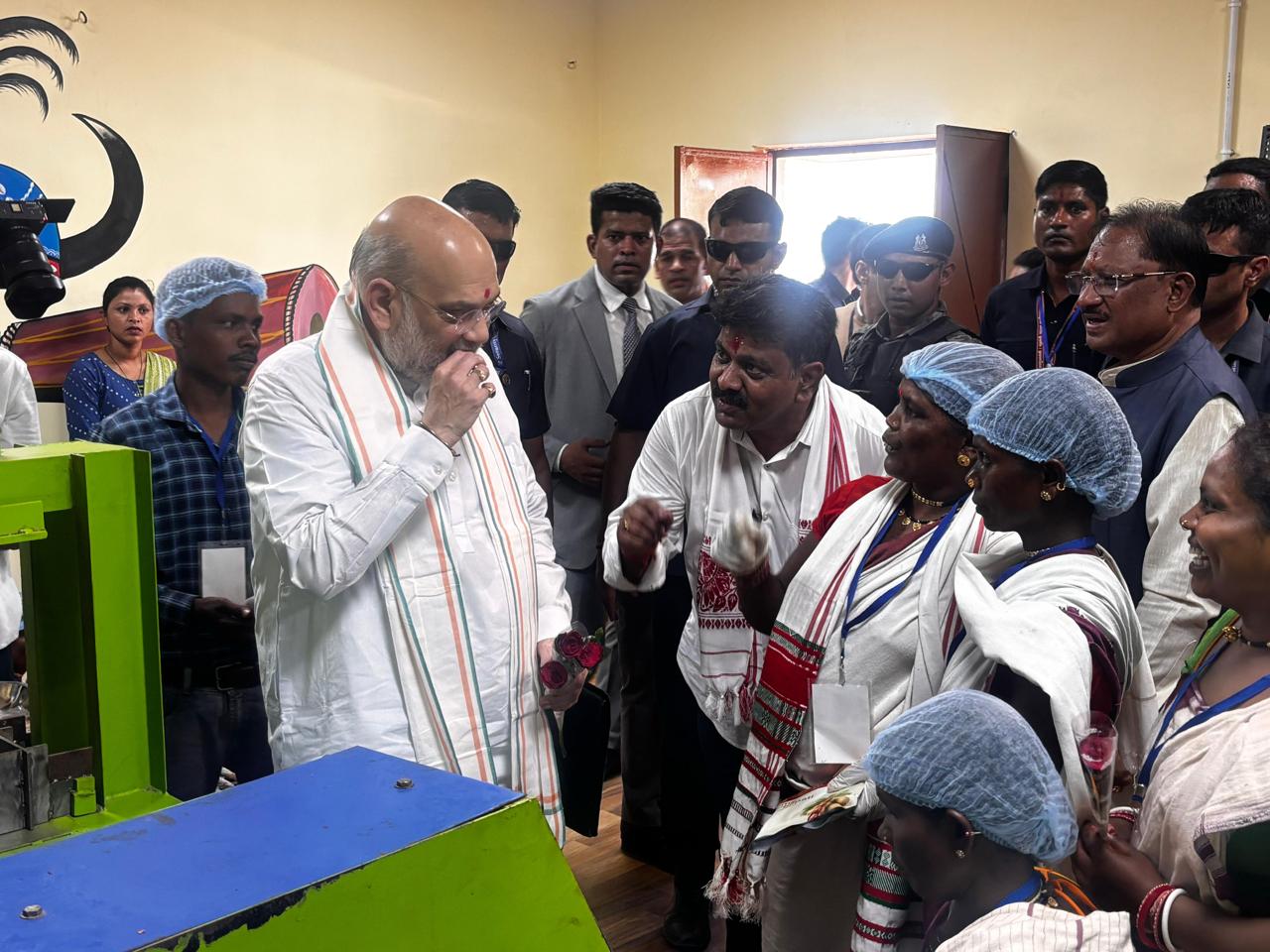 कभी गोलियों से गूंजता था इलाका…अब अमित शाह ने चखी बस्तर की ‘मीठी इमली’