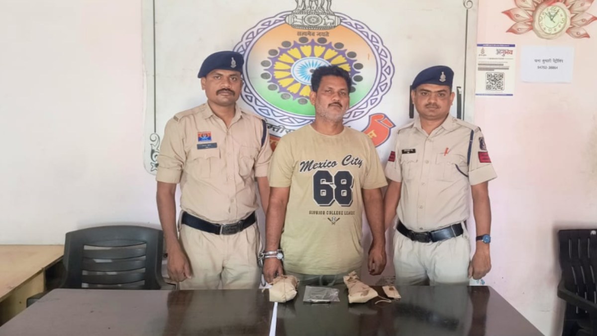 खारून नदी किनारे होने वाला था बड़ा सौदा? युवक के बैग से निकला देशी कट्टा, फिर पुलिस ने देखा तो उड़ गए होश