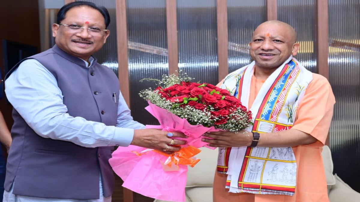 बस्तर में सत्ता का सबसे बड़ा जमावड़ा! योगी आदित्यनाथ की एंट्री से बढ़ी हलचल, अमित शाह की बैठक पर टिकी देश की नजर