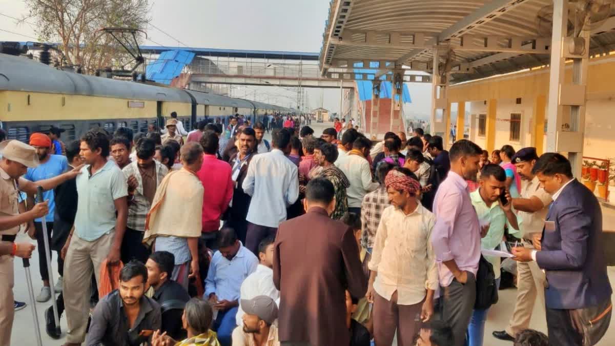 रेलवे का बड़ा एक्शन! बिलासपुर स्टेशन पर मचा हड़कंप, बिना टिकट सफर करने वाले सैकड़ों यात्री पकड़े गए