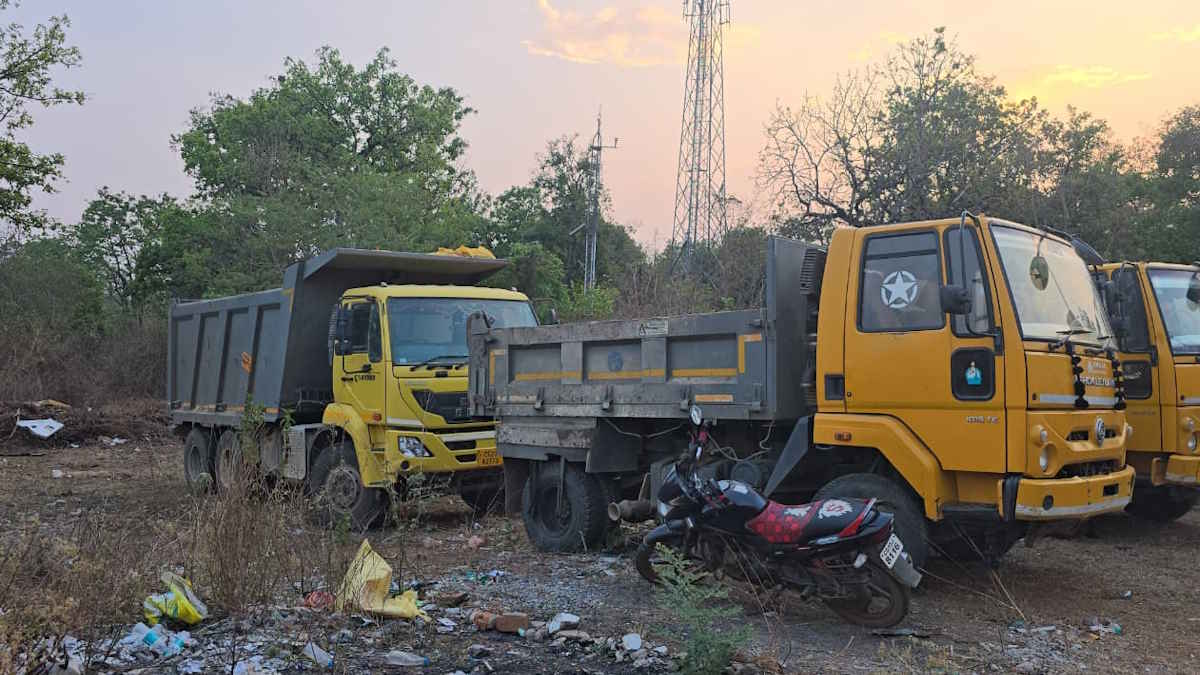 कलेक्टर ऑफिस के पीछे चल रहा था काला खेल… रातों-रात धरती निगल रही मशीनें, छापे में खुला अवैध उत्खनन का खौफनाक सच