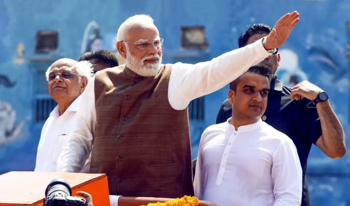 पीएम मोदी के काफिले से पहले मिला ‘मौत का सामान’! बेंगलुरु में सुरक्षा में बड़ी चूक, 6 पुलिसकर्मी सस्पेंड