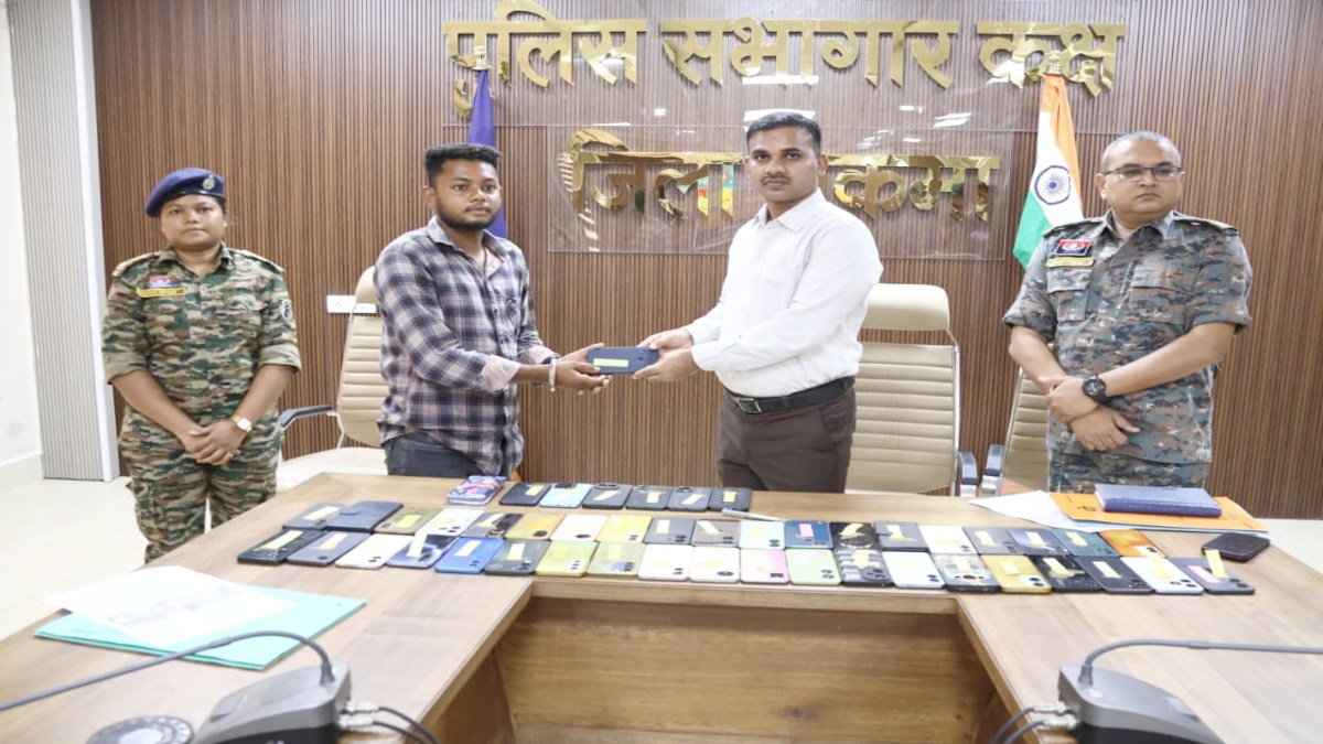 गुम हुए मोबाइलों का रहस्य आखिर खुला, 4 राज्यों में फैला नेटवर्क… पुलिस ने एक झटके में 52 फोन कर दिए बरामद