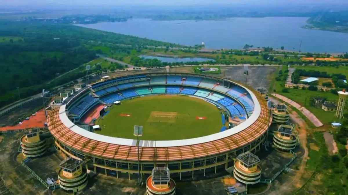 रायपुर में IPL का जबरदस्त संग्राम: RCB के मुकाबलों से पहले टिकट को लेकर मचेगी होड़, चंद मिनटों में हो सकते हैं फुल