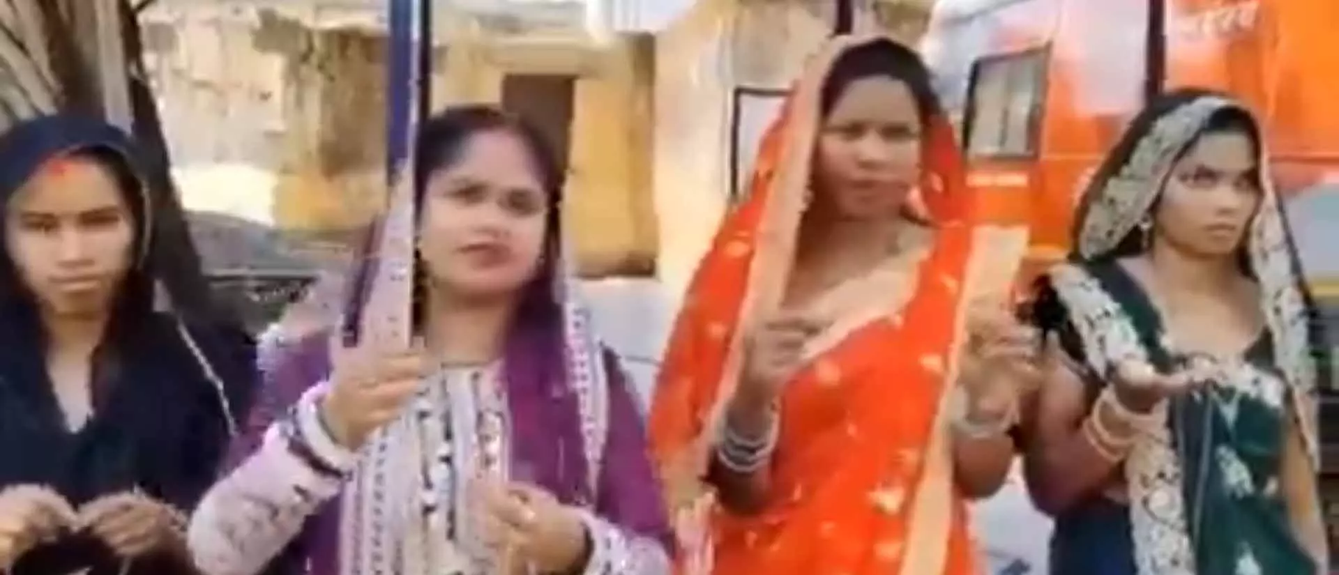 चांदी के नाम पर क्या बांट दिया गया? मुख्यमंत्री कन्या विवाह योजना में मंगलसूत्र को लेकर बड़ा बवाल