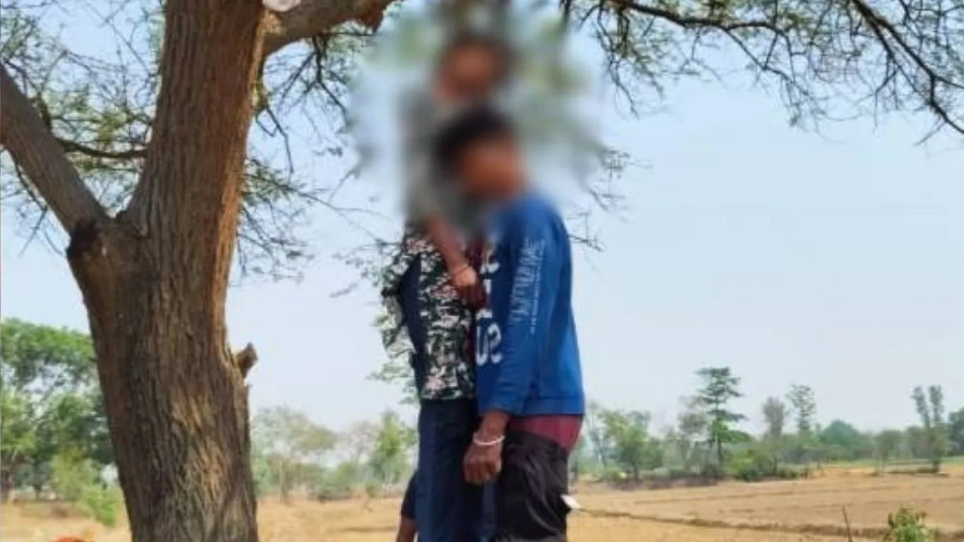 सरगुजा में पेड़ से लटके मिले युवक-युवती के शव, प्रेम संबंध का मामला होने की आशंका, जांच जारी