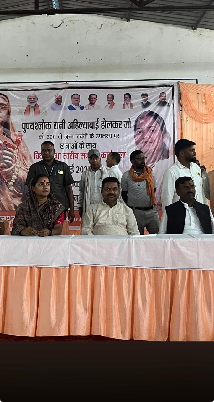 जनपद उपाध्यक्ष पर बड़ा आरोप! सरकारी जमीन कब्जाने के बाद क्या झूठे हलफनामे से जीता चुनाव? सदस्यता रद्द करने और FIR की मांग से मचा हड़कंप जनपद उपाध्यक्ष पर बड़ा आरोप! सरकारी जमीन कब्जाने के बाद क्या झूठे हलफनामे से जीता चुनाव? सदस्यता रद्द करने और FIR की मांग से मचा हड़कंप