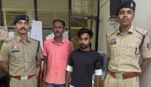 जंगल में जुआ अड्डे पर कोतवाली पुलिस की बड़ी कार्रवाई, नकदी और तीन बाइक जब्त, दो आरोपी गिरफ्तार