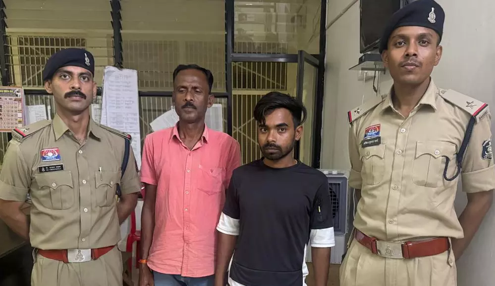 जंगल में जुआ अड्डे पर कोतवाली पुलिस की बड़ी कार्रवाई, नकदी और तीन बाइक जब्त, दो आरोपी गिरफ्तार