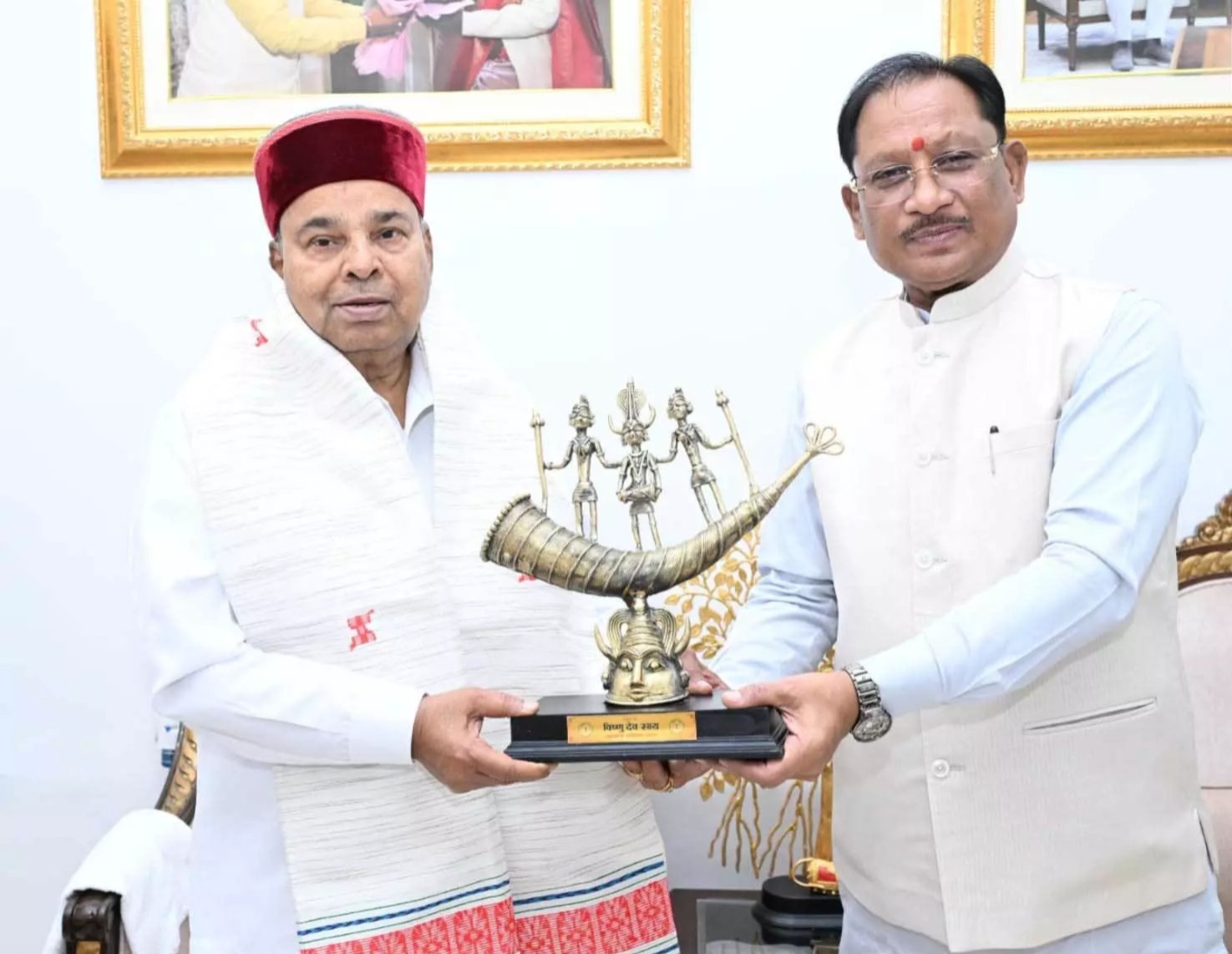 CM साय से अचानक मिलने पहुंचे कर्नाटक के राज्यपाल, बंद कमरे में हुई अहम चर्चा, कई मुद्दों पर हुई बातचीत