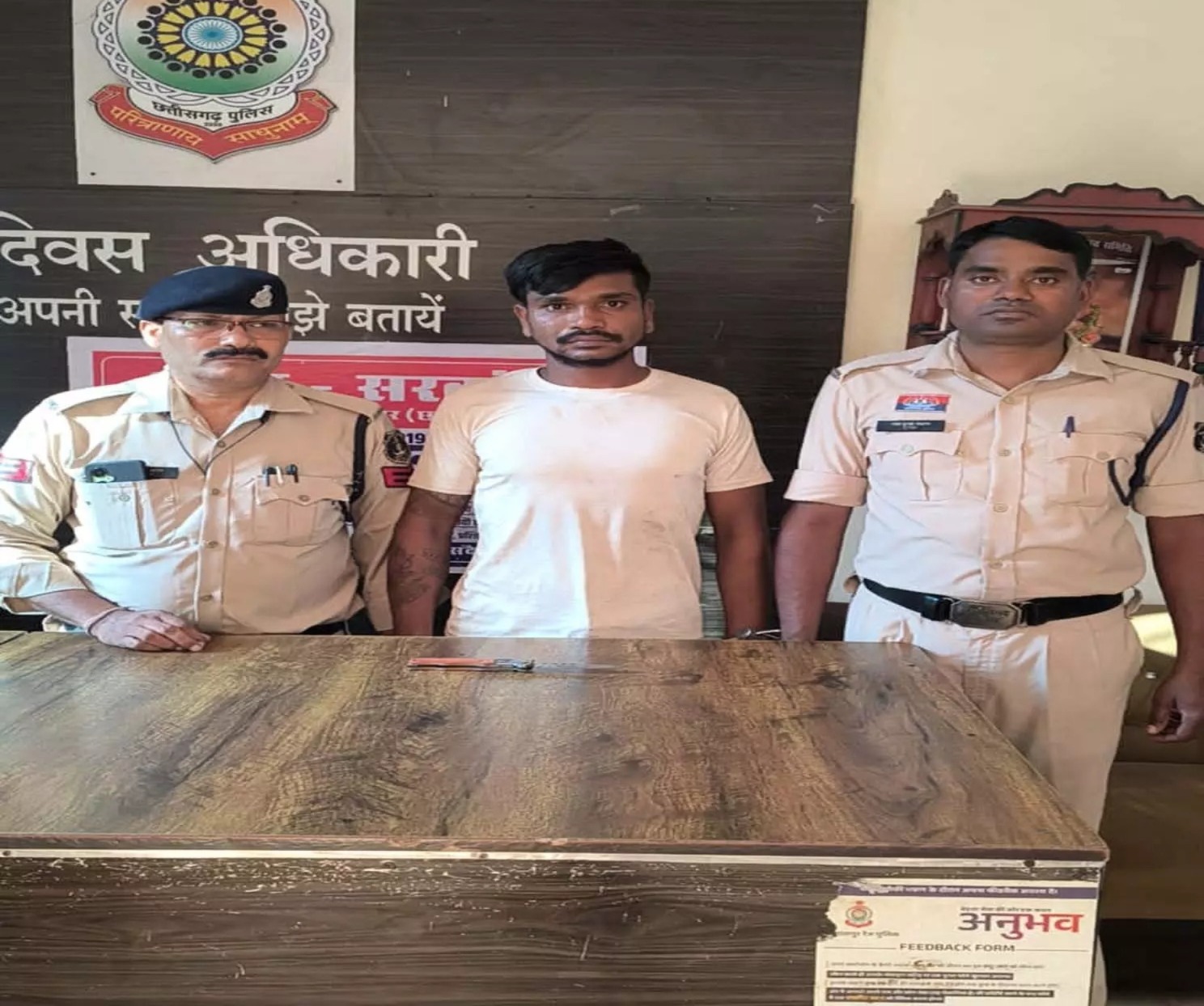 कॉलेज के पास चाकू लहराकर फैला रहा था दहशत! पुलिस पहुंची तो खुल गई पूरी कहानी, युवक गिरफ्तार