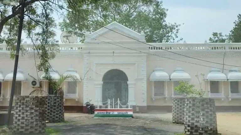 वीडियो ने खोली रिश्वतखोरी की परतें! कलेक्टर का बड़ा एक्शन, तहसील कार्यालय की कर्मचारी तत्काल निलंबित