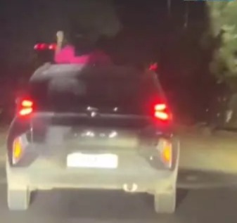 रील के चक्कर में मौत को दी दावत! चलती कार के सनरूफ से निकली युवती, वायरल वीडियो ने बढ़ाई चिंता