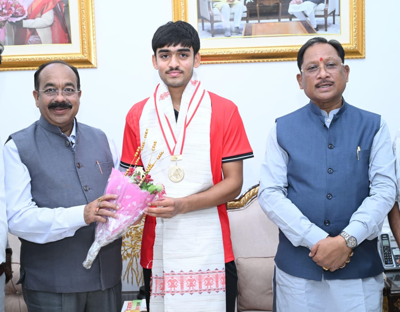 जापान में लहराया तिरंगा, अब मुख्यमंत्री से मिले छत्तीसगढ़ के युवा स्टार! एशिया कप विजेता अवि मानिकपुरी का हुआ सम्मान