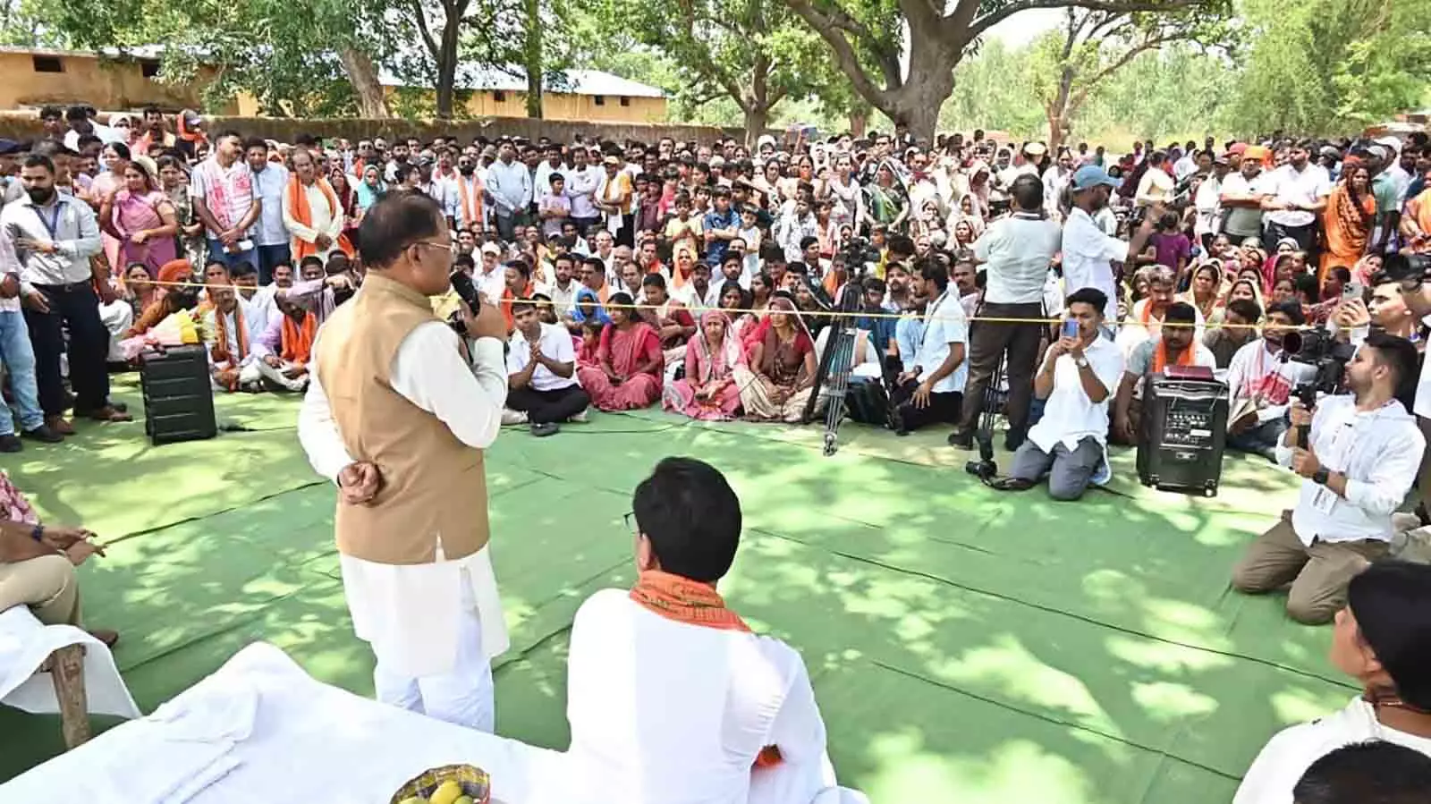 सुशासन तिहार में मुख्यमंत्री ने सीधे जनता से लिया फीडबैक, विकास कार्यों की बड़ी घोषणाएं; अधिकारियों को समस्याओं के त्वरित समाधान के निर्देश