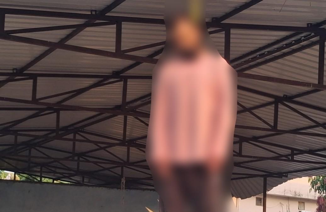 CG news: जेल से बाहर आते ही पूर्व कांग्रेस नेता ने उठाया खौफनाक कदम! गौठान में फंदे पर लटका मिला शव, इलाके में सनसनी